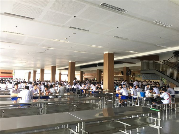 more than 5000 staff and students have lunch in order.jpg