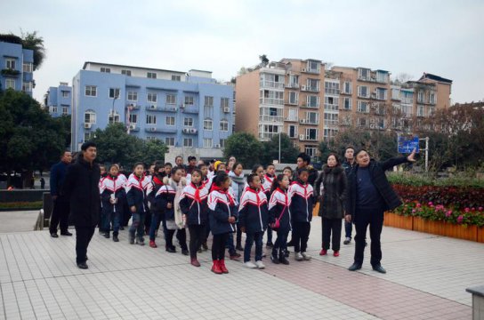 The people of Tanghu and Renmin Elementary School are all a mother's daughter